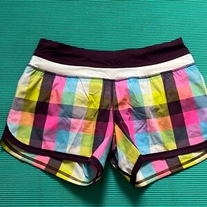 OG Lululemon Hotty shorts
Worn once,no imperfections 
Pet/Smoke free home